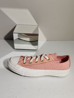 Women's Low-Top Canvas Sneakers in Dusty Pink (M Size 5)w Size 6.5